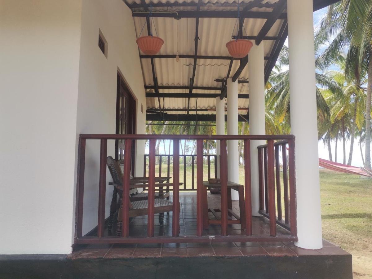 Helios Beach Resort Tangalle Exterior foto