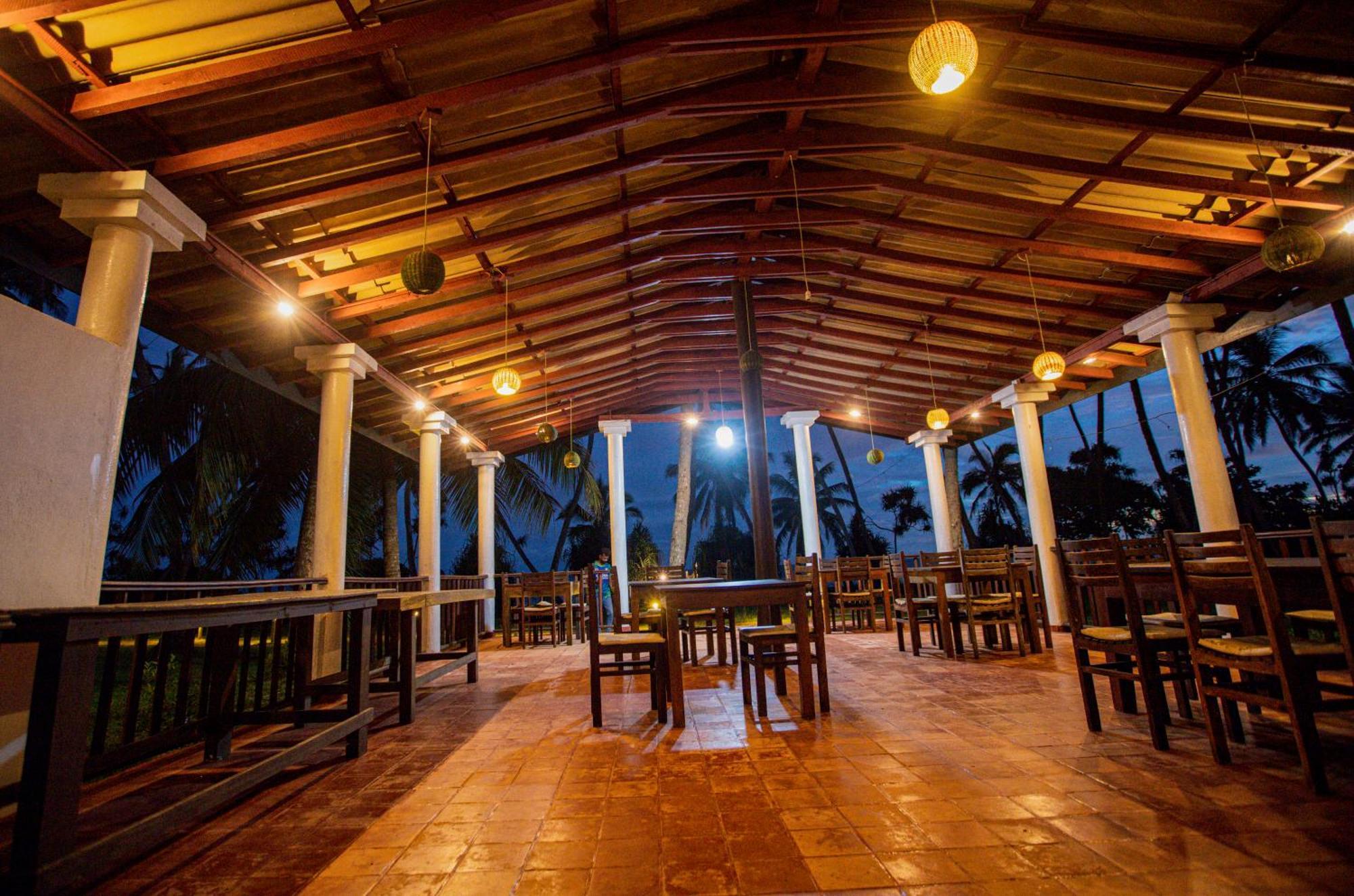 Helios Beach Resort Tangalle Exterior foto